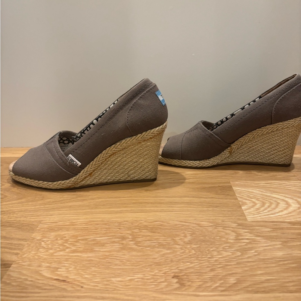 TOMS Women's Charcoal Wedge Shoes - Picture 3 of 8
